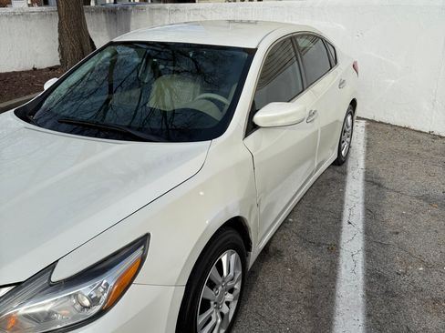 Used 2016 Nissan Altima 2.5 S w/ Power Driver Seat Package image 2