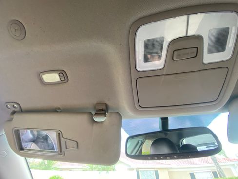 Used 2011 Hyundai Tucson Limited image 8