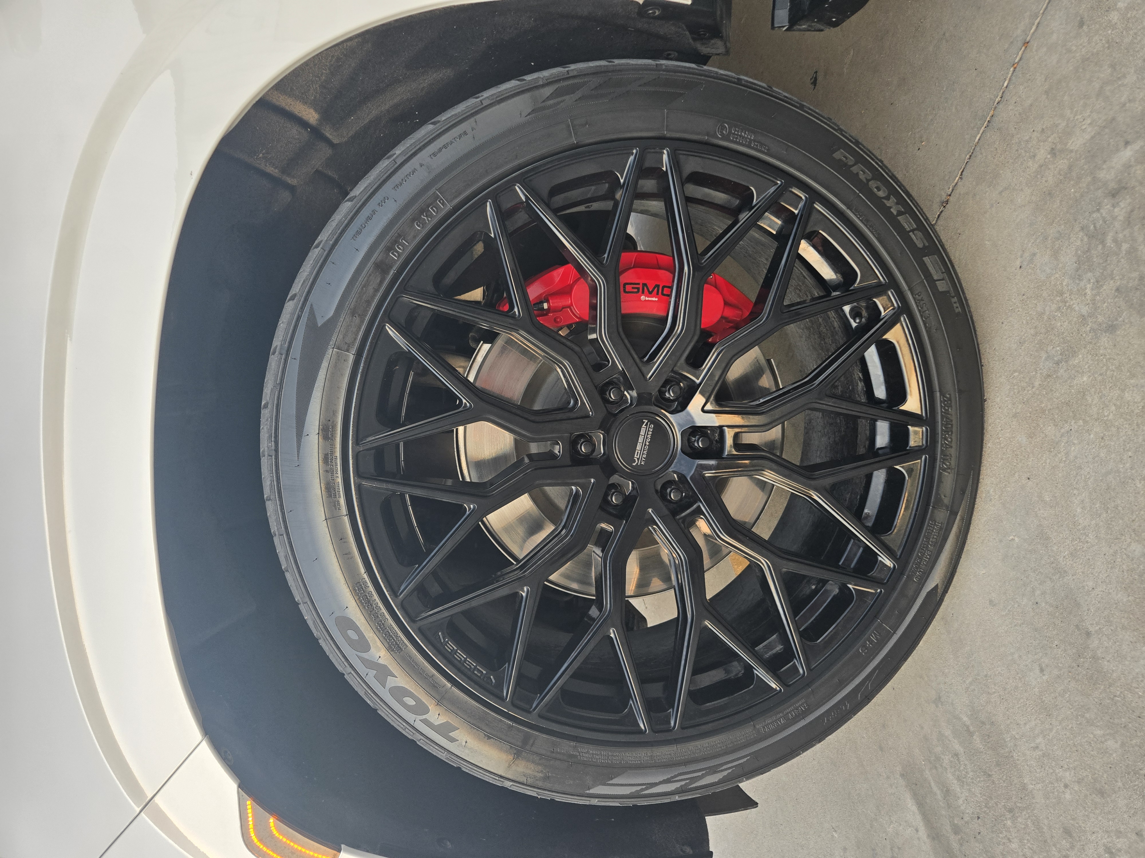Used 2024 GMC Yukon Denali Ultimate AWD/4WD image 8