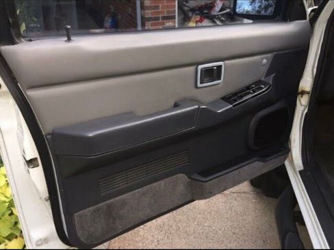 Used 1995 Nissan Pathfinder SE image 7