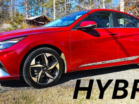 Used 2021 Hyundai Elantra Limited image 2