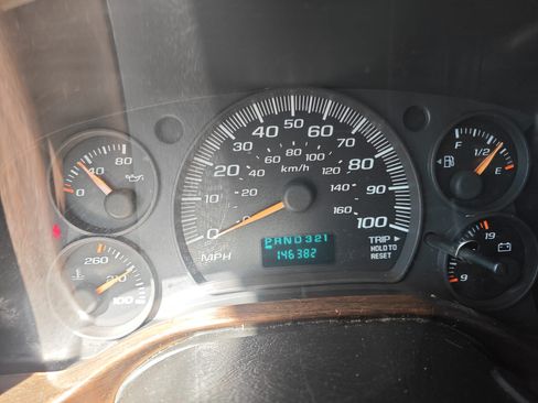 Used 2004 GMC Savana 1500 Van 3D w/ Preferred Equipment Group image 11