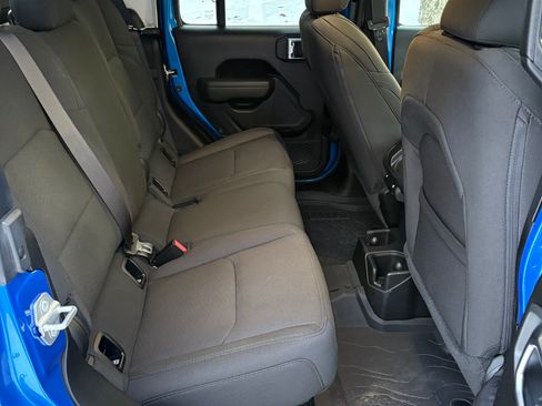 Used 2023 Jeep Gladiator Sport image 8