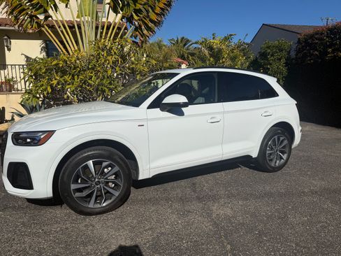 Used 2024 Audi Q5 2.0T Premium w/ Summer of Audi Package image 1