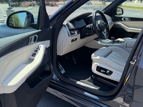 Used 2021 BMW X5 xDrive40i w/ M Sport Package AWD/4WD image 12