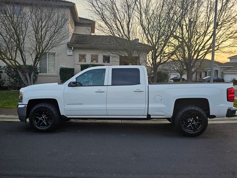 Used 2018 Chevrolet Silverado 1500 LT w/ All Star Edition image 2