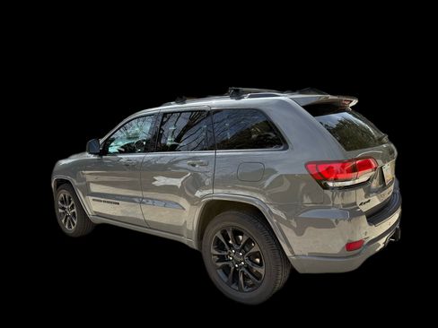 Used 2020 Jeep Grand Cherokee Altitude image 4