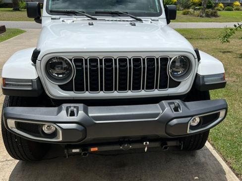 Used 2024 Jeep Wrangler Unlimited Sahara AWD/4WD image 2