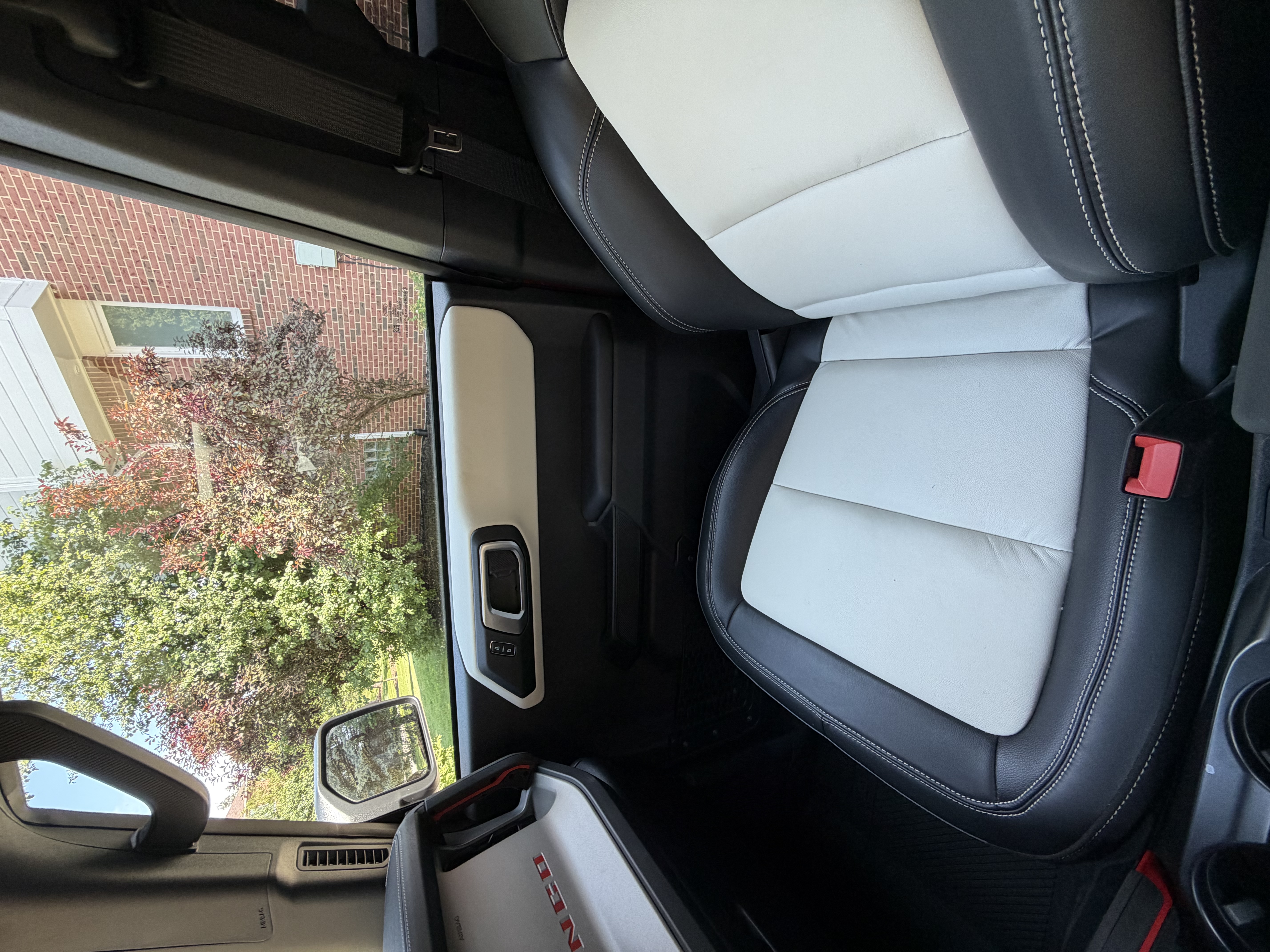 Used 2026 Ford Bronco Outer Banks w/ Sasquatch Package AWD/4WD image 16