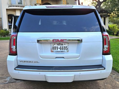 Used 2016 GMC Yukon XL Denali w/ Open Road Package AWD/4WD image 18
