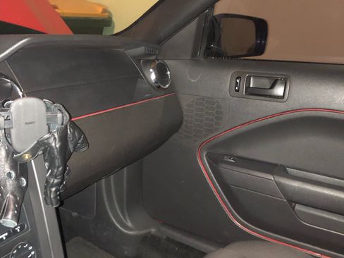 Used 2007 Ford Mustang Deluxe Convertible image 12