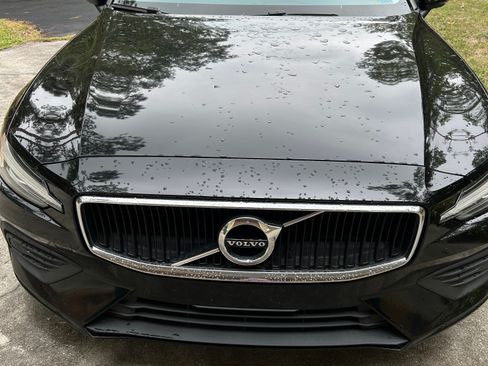 Used 2019 Volvo S60 T5 Momentum image 1