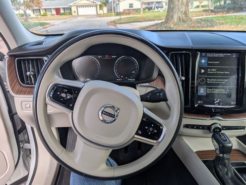 Used 2020 Volvo XC60 T5 Inscription image 10