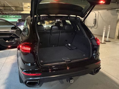 Used 2017 Porsche Cayenne AWD/4WD image 13