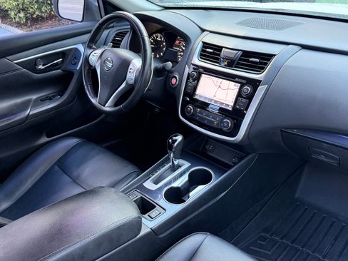 Used 2018 Nissan Altima 2.5 SR w/ SR Midnight Edition image 17