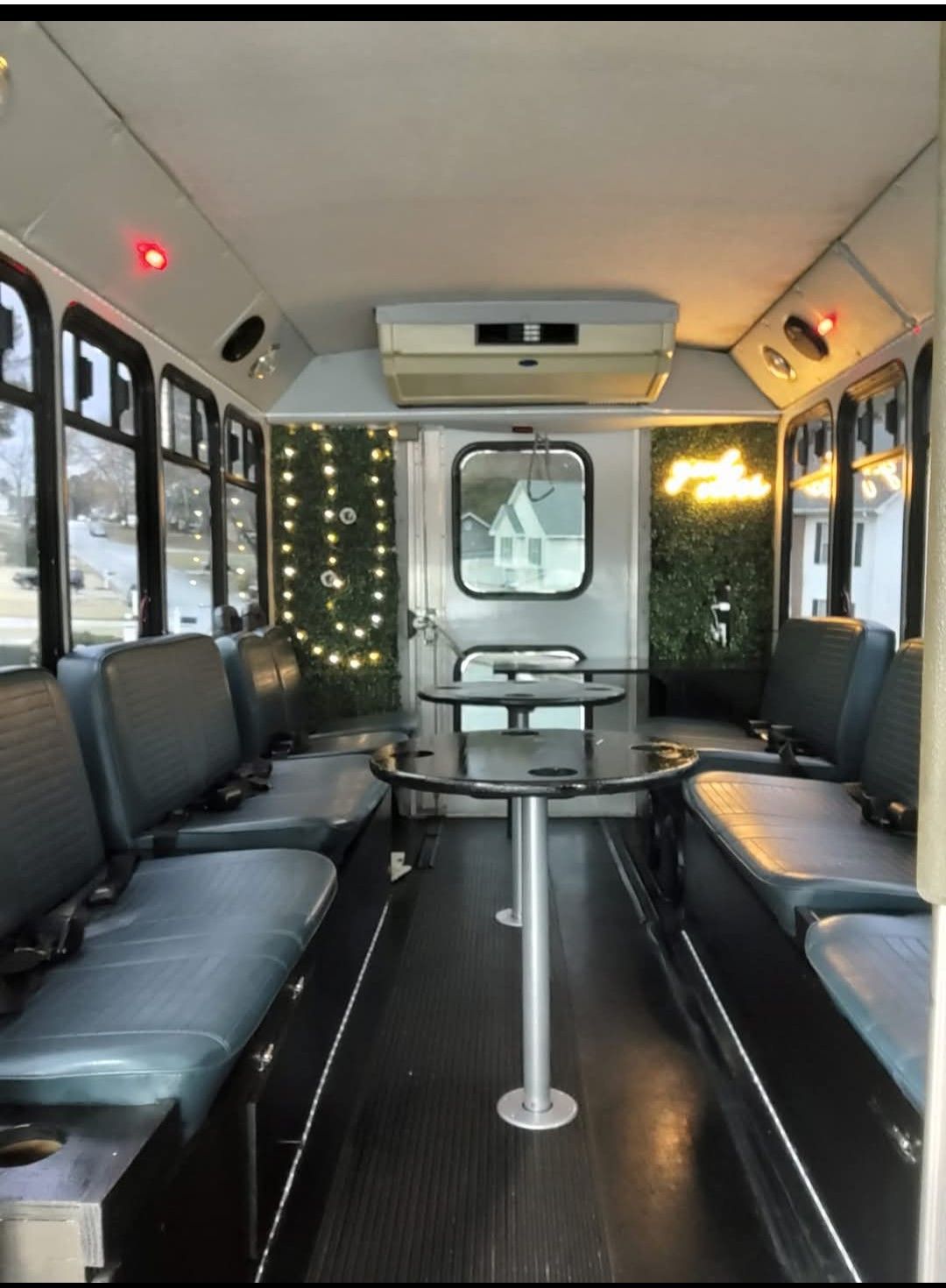 Used 2004 Ford E-350 and Econoline 350 Super Duty RWD image 5