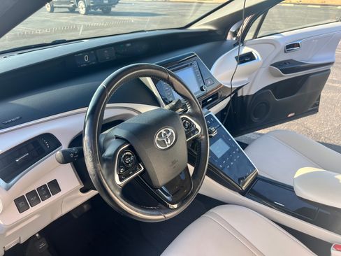 Used 2019 Toyota Mirai image 14
