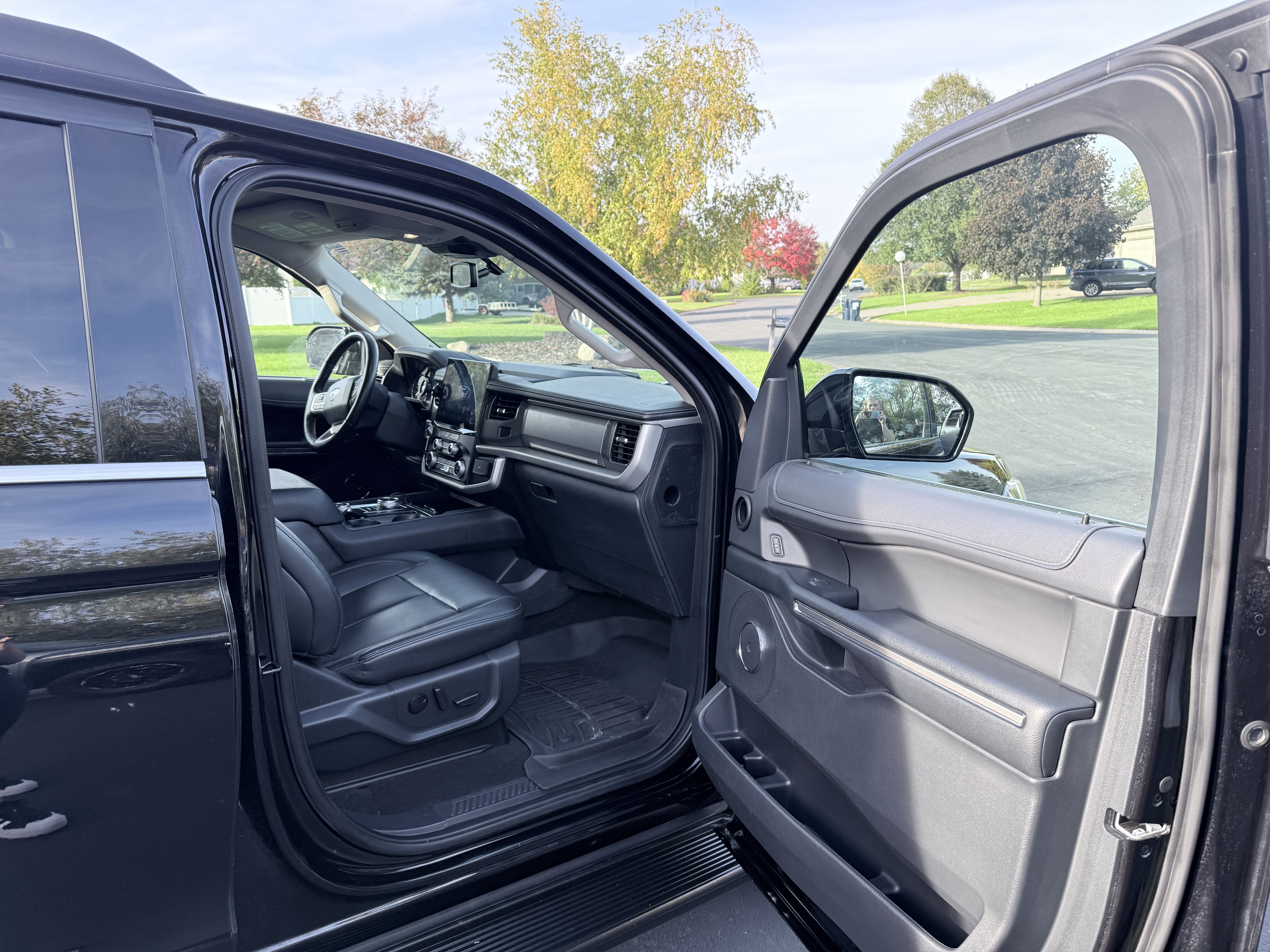 Used 2024 Ford Expedition XLT AWD/4WD image 10