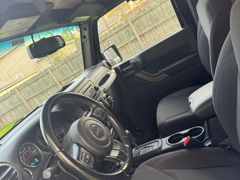 Used 2015 Jeep Wrangler Sport AWD/4WD image 6