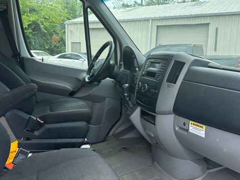 Used 2016 Mercedes-Benz Sprinter 2500 image 11