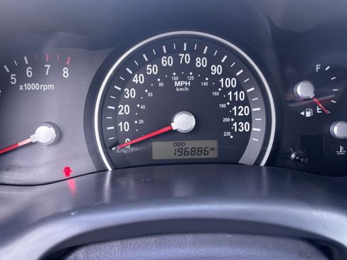 Used 2008 Kia Sedona LX FWD image 2