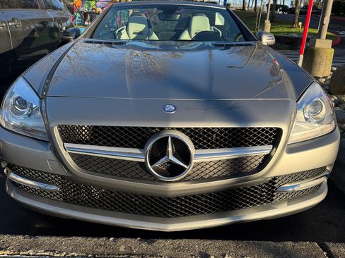 Used 2012 Mercedes-Benz SLK 350 image 4