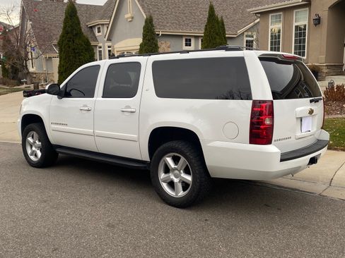 Used 2007 Chevrolet Suburban LT image 1