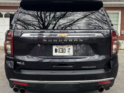 Used 2022 Chevrolet Suburban Premier RWD image 5