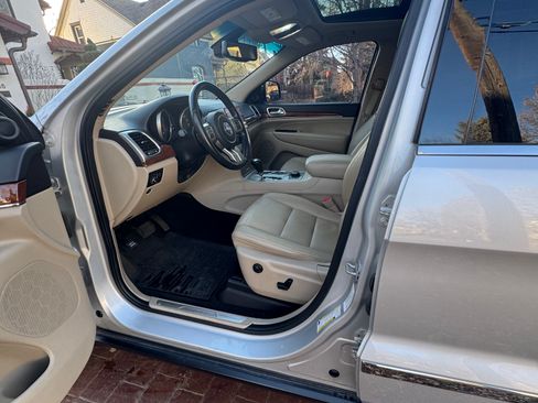 Used 2011 Jeep Grand Cherokee Limited image 13