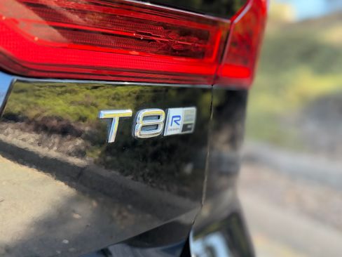 Used 2019 Volvo XC60 T8 R-Design w/ Advanced Package AWD/4WD image 26