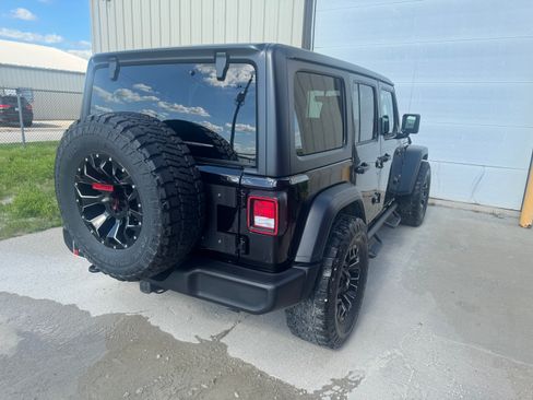 Used 2018 Jeep Wrangler Unlimited Sport S AWD/4WD image 5