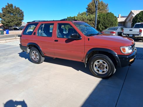 Used 1996 Nissan Pathfinder SE image 4
