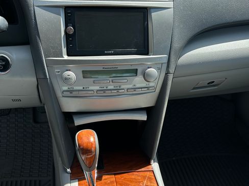 Used 2011 Toyota Camry Hybrid Sedan 4D image 11