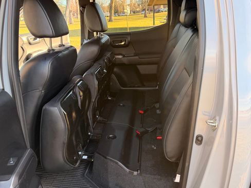 Used 2019 Toyota Tacoma TRD Off-Road image 18