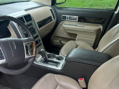 Used 2010 Lincoln MKX 2WD image 5