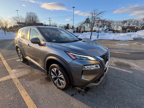 Used 2023 Nissan Rogue SV image 13