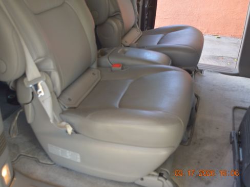 Used 2009 Toyota Sienna XLE Limited image 10