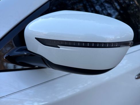 Used 2019 Nissan Pathfinder SV image 11