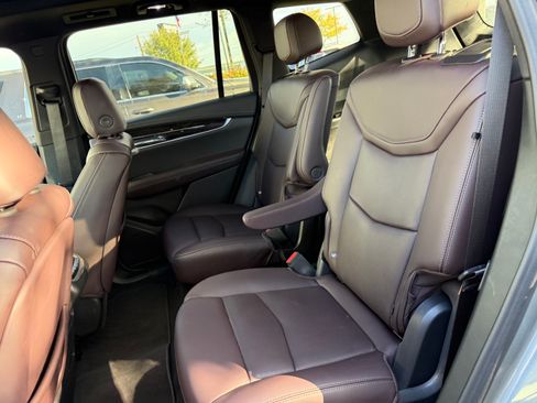 Used 2024 Cadillac XT6 Premium Luxury w/ Technology Package FWD image 6