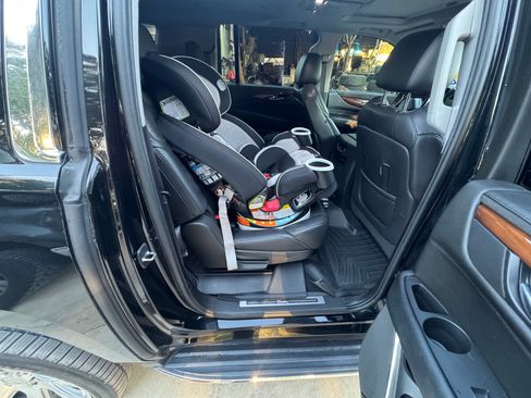 Used 2017 Cadillac Escalade ESV Luxury image 6