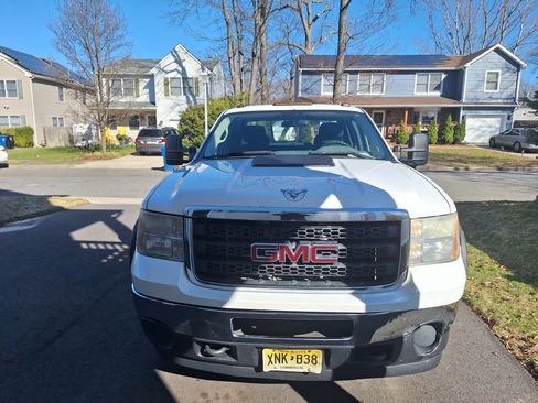 Used 2011 GMC Sierra 2500 W/T w/ Snow Plow Prep Package image 9