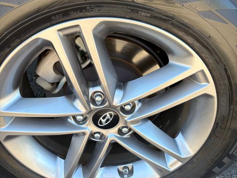 Used 2017 Hyundai Santa Fe Sport FWD image 11