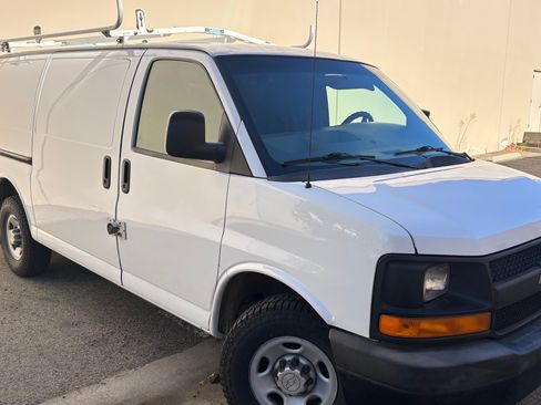 Used 2012 Chevrolet Express 2500 image 16