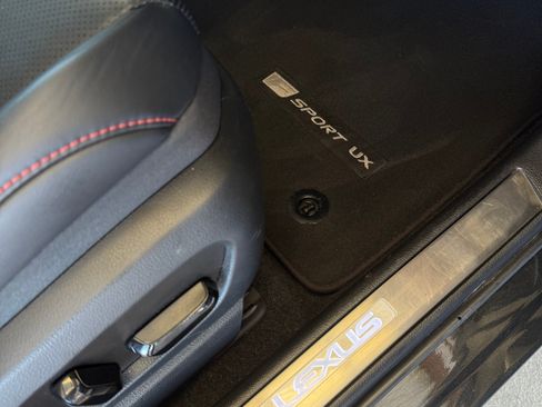 Used 2019 Lexus UX 200 F Sport image 12