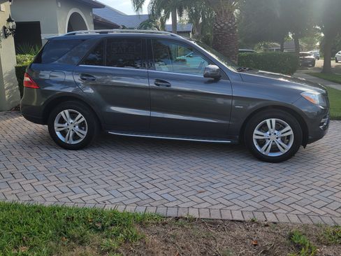 Used 2012 Mercedes-Benz ML 350 BlueTEC 4MATIC image 5