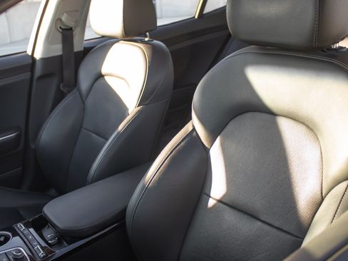 Used 2019 Kia Stinger Premium image 16