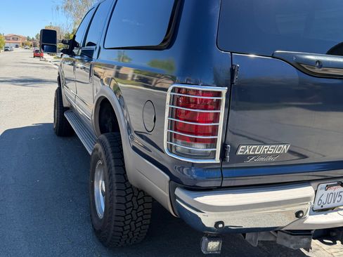Used 2002 Ford Excursion Limited image 9