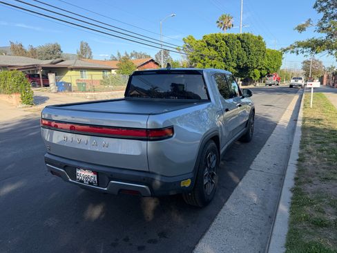 Used 2022 Rivian R1T Launch Edition AWD/4WD image 2
