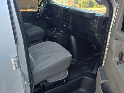Used 2017 Chevrolet Express 2500 LS image 18