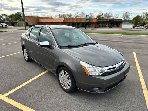 Used 2010 Ford Focus SEL FWD image 2